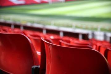 英超狂欢一夜！切尔西3-1，热刺3-0大胜，曼联2-4惨遭逆转（配图示意）